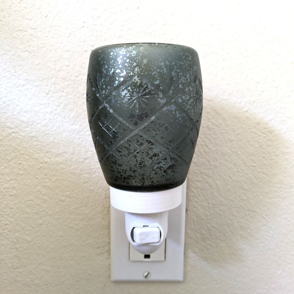 Scentsy Vintage Etched Green Glass Wall Plug In Mini Wax Warmer W/ Bulb 2015
